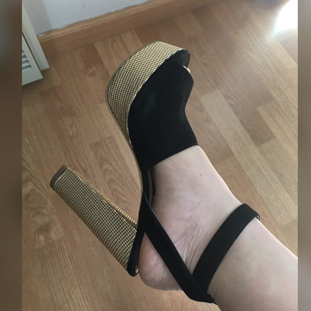 NWOT Michael Kors tie up wedge - Picture 6 of 6